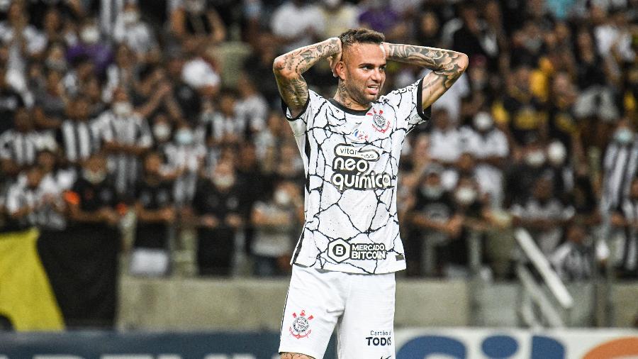 Luan em ação pelo Corinthians em jogo do Brasileirão 2021 - Kely Pereira/AGIF