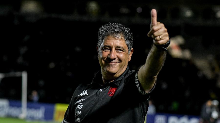 Técnico interino Emílio Faro comanda o Vasco contra o Guarani, pela Série B - Thiago Ribeiro/AGIF