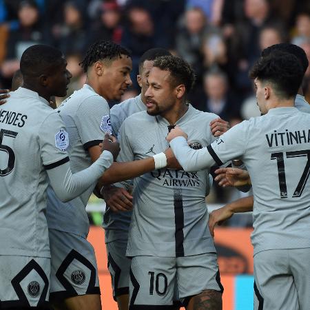 Neymar abre o placar para o PSG contra o Lorient - GUILLAUME SOUVANT / AFP