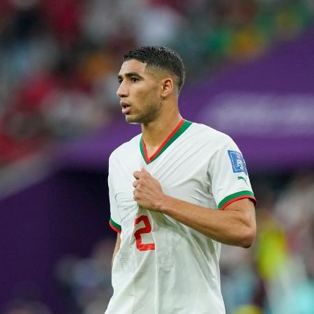 Achraf Hakimi em ação pelo Marrocos em partida contra a Bélgica na Copa do Mundo - Manuel Reino Berengui/DeFodi Images via Getty Images
