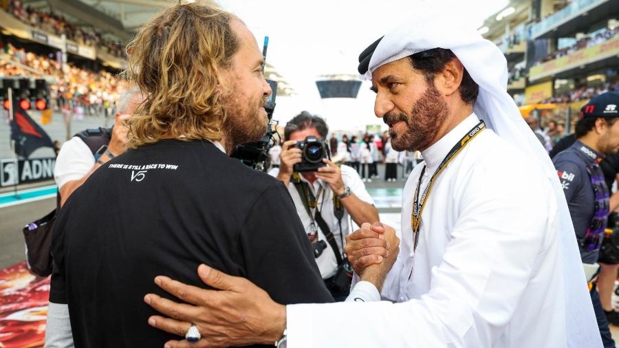 Mohhamed Ben Sulayem, presidente da FIA, com Sebastian Vettel antes do GP de Abu Dhabi de 2022