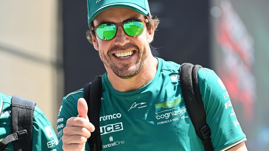 Fernando Alonso no paddock de Jeddah no último fim de semana  - Mark Sutton/Aston Martin