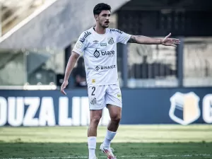 Athletico negocia a contratação de João Basso, zagueiro do Santos