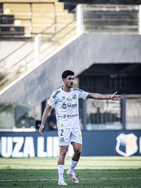 João Basso, zagueiro do Santos, pode retornar ao futebol europeu