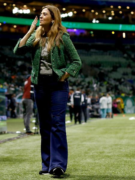 Leila Pereira, presidente do Palmeiras, em jogo contra o Deportivo Pereira pela Copa Libertadores