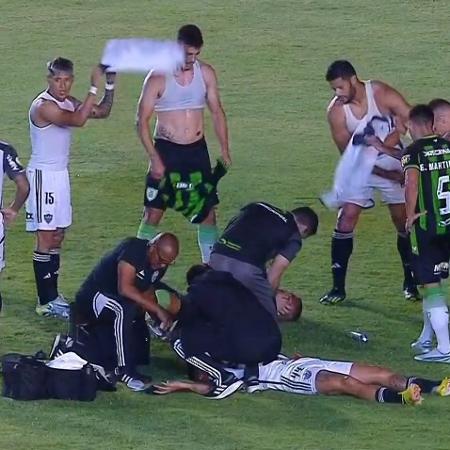 Jogadores tiraram as camisas para ajudar atendimento a Rodriguinho e Rubens