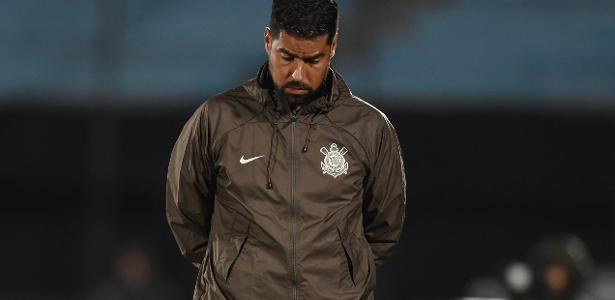 Corinthians busca reforços, mas não encontra soluções após período livre.