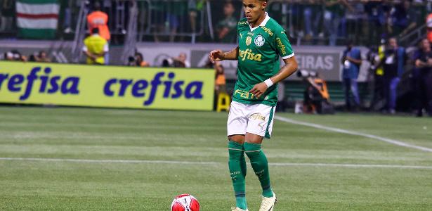 Adaptação de Lázaro e diferencial do Palmeiras no cenário futebolístico.