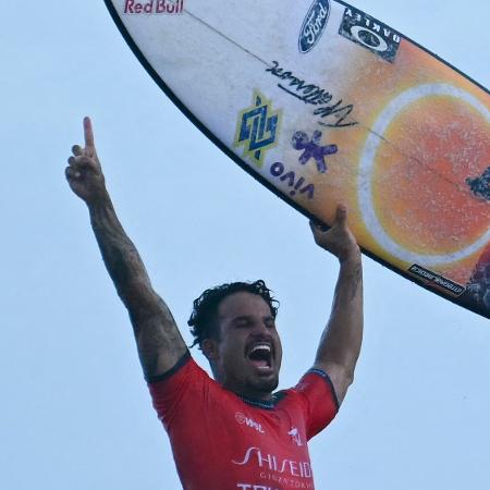 Italo Ferreira foi campeão da etapa da WSL no Tahiti