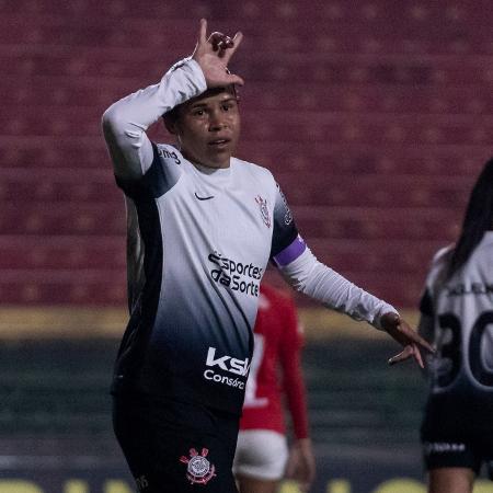 Vic Albuquerque comemora gol do Corinthians no Brasileirão Feminino