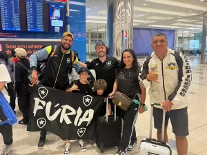 Botafoguenses viajam para Doha diretamente do título no Nilton Santos