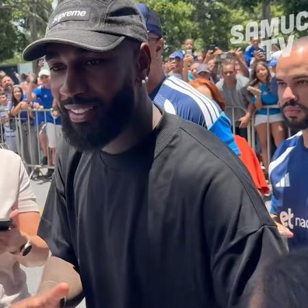 Gerson, em chegada ao CT do Cruzeiro