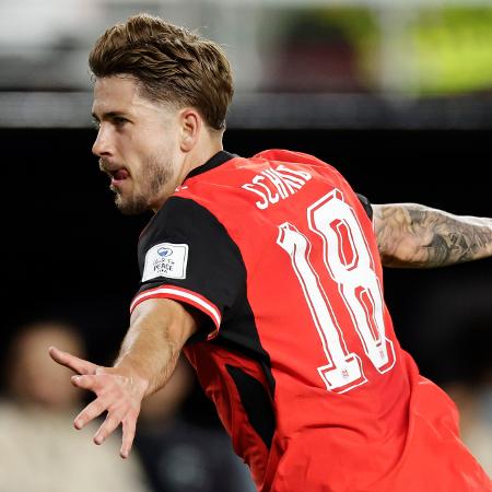Romano Schmid celebra gol da Áustria sobre Jordânia em jogo da Copa do Mundo