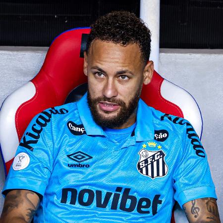 Neymar começou o duelo entre Remo e Santos, no Mangueirão,no banco de reservas