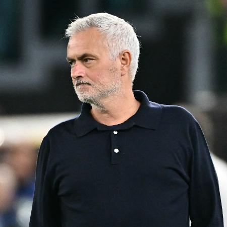 José Mourinho, técnico do Real Madrid, comandando o time contra a Roma, pela Liga dos Campeões