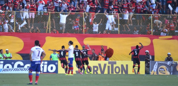 Vitória goleou o Bahia por 4 a 1 no primeiro turno, no Barradão - ROMILDO DE JESUS/ESTADÃO CONTEÚDO