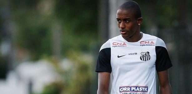 Lateral Caju seria emprestado por uma temporada ao time francês - Ricardo Saibun/Santos FC