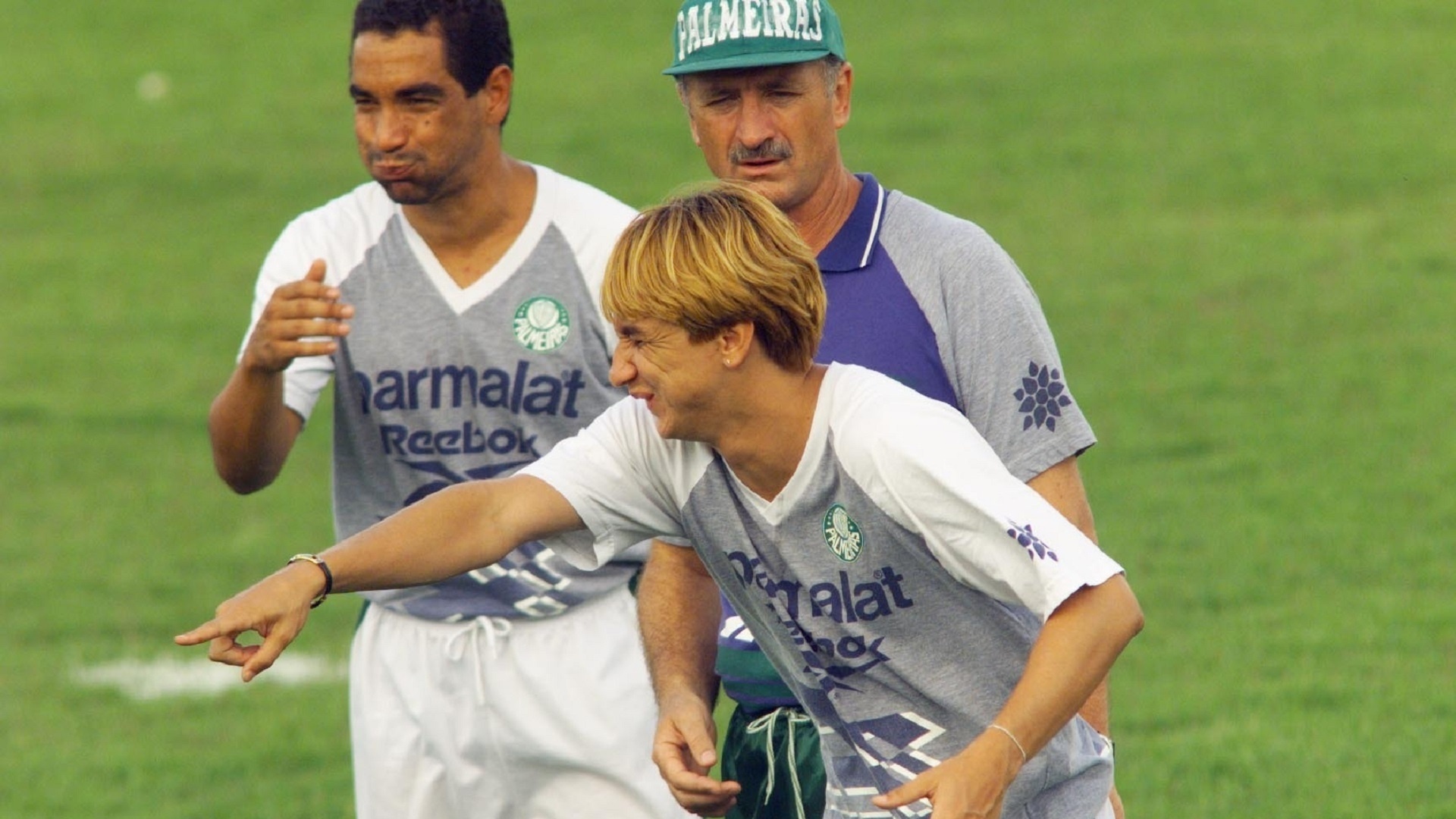 Paulo Nunes brinca com Zinho e Luiz Felipe Scolari em 1999, quando era jogador do Palmeiras