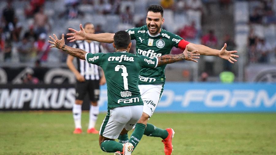Bruno Henrique e Dudu comemoram gol do Palmeiras diante do Atlético-MG no Mineirão - Thomas Santos/AGIF