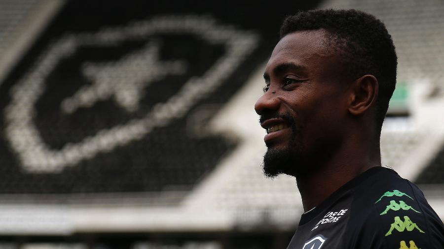 Kalou foi um dos sete reforços que chegou ao Botafogo com a bola já rolando na temporada 2020 - Vitor Silva/Botafogo