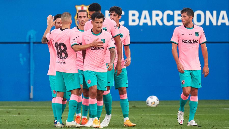 Coutinho comemora seu gol marcado no amistoso contra o Girona - Pedro Salado/Quality Sport Images/Getty Images