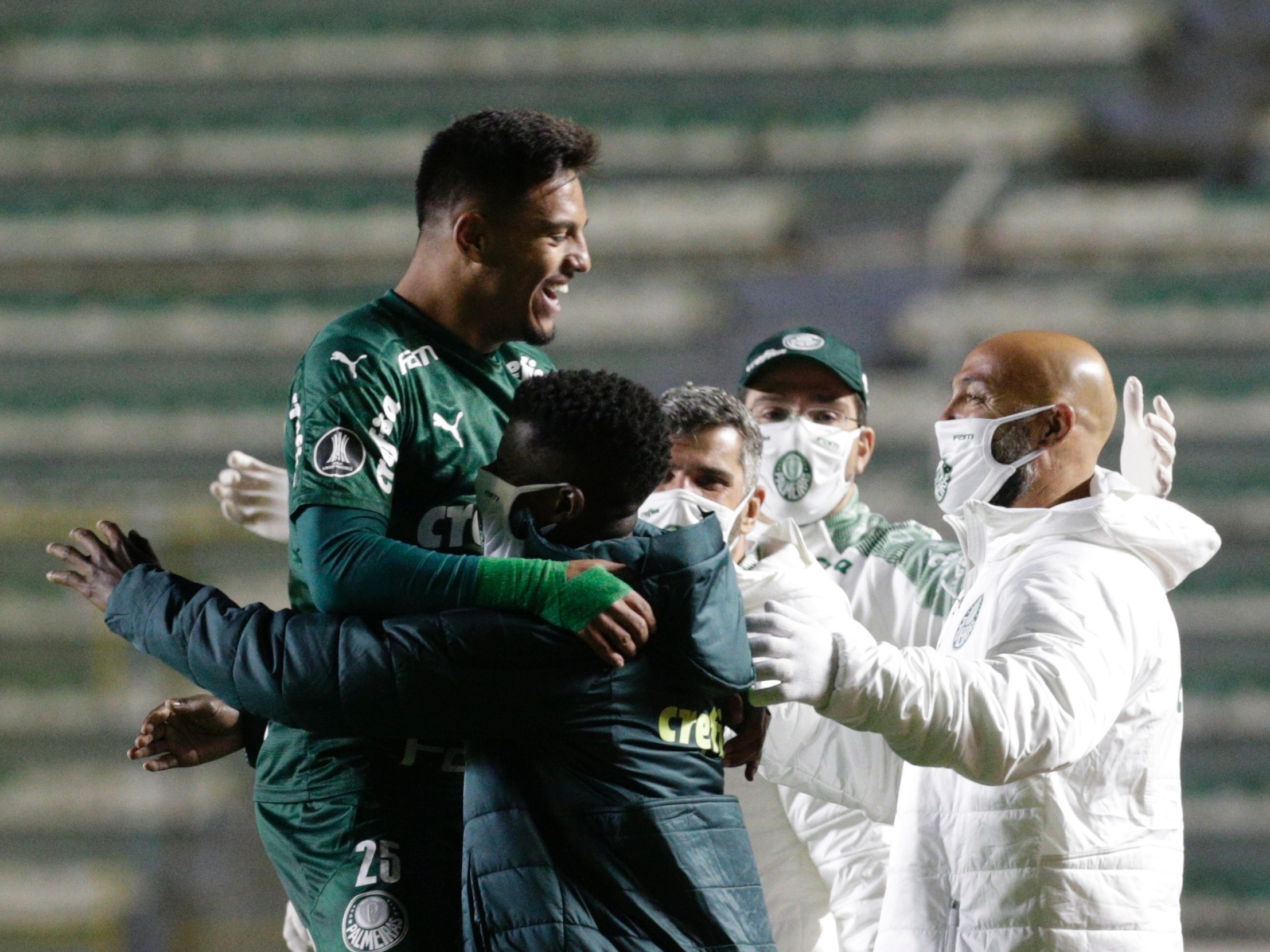 Brasileiro participa de cinco gols do Bolívar em estreia e ganha confiança  para Libertadores, libertadores
