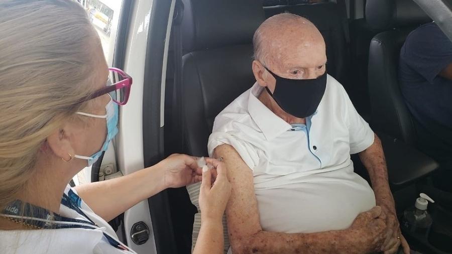 Zagallo recebe primeira dose de vacina contra a covid-19 - Reprodução/Instagram