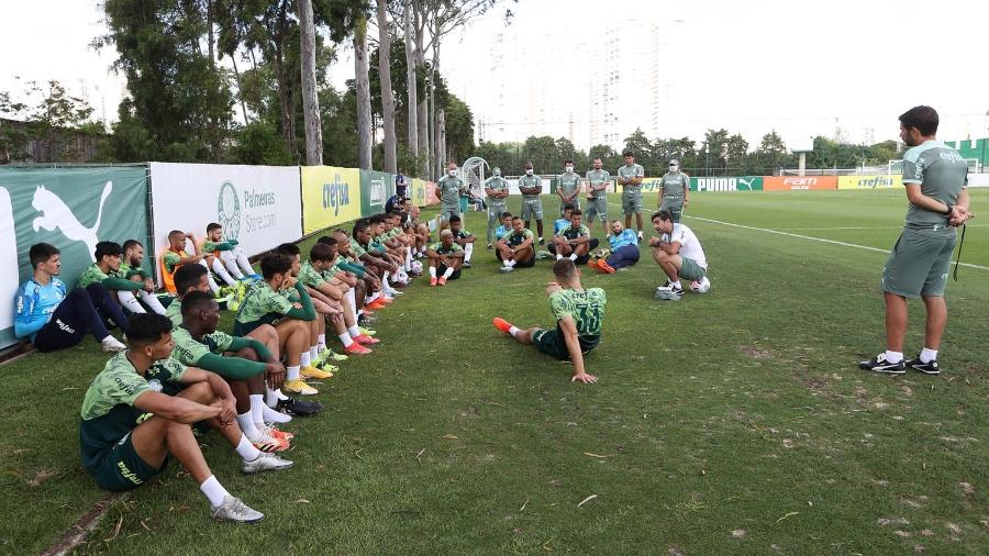 Abel Ferreira tem reunião com o elenco do Palmeiras, na Academia de Futebol - Cesar Greco