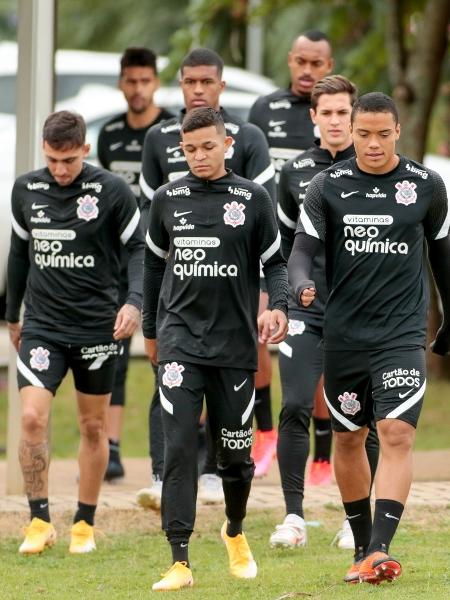Jogadores do Corinthians antes do início do treino no CT Joaquim Grava - Rodrigo Coca/Agência Corinthians