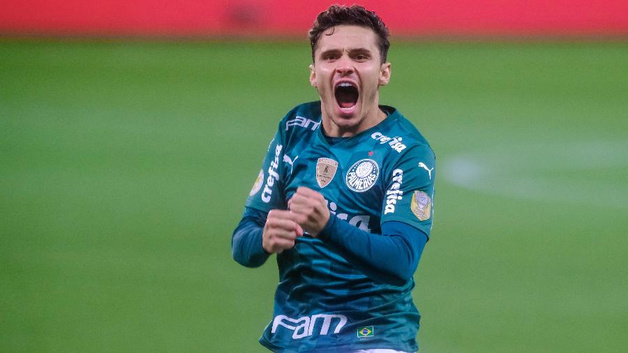 Raphael Veiga comemora gol do Palmeiras contra o Corinthians pelo Brasileirão de 2021 - Marcello Zambrana/AGIF