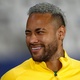 Neymar sorri antes do início da partida do Brasil contra o Peru - Wagner Meier/Getty Images