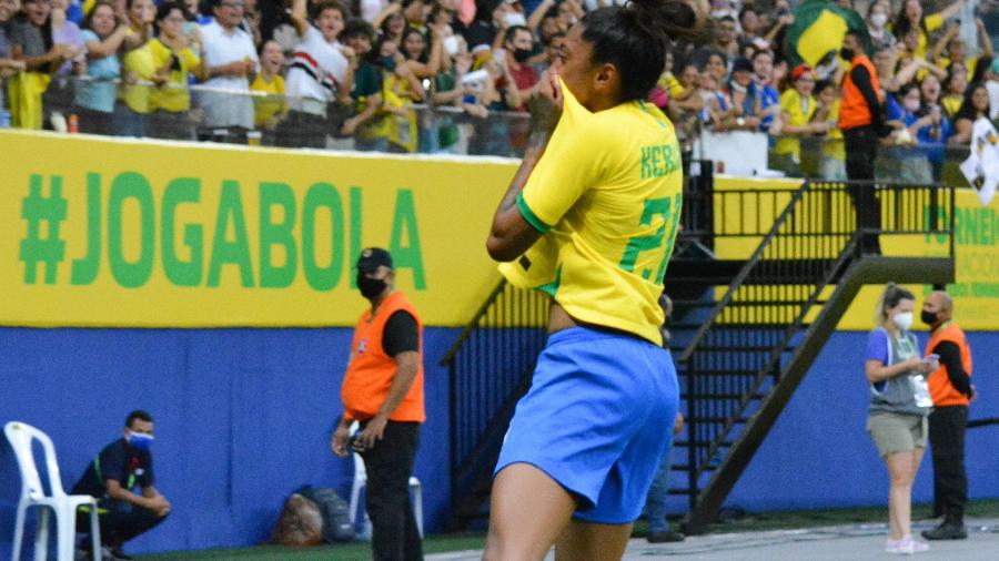 Kerolin comemora 1° gol marcado da seleção contra o Chile, em jogo válido pelo Torneio Internacional de Manaus - Paulo Binda/MyPhoto Press/Gazeta Press
