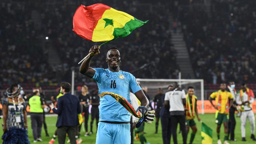 Edouard Mendy, goleiro de Senegal, celebra título da Copa Africana de Nações - CHARLY TRIBALLEAU / AFP