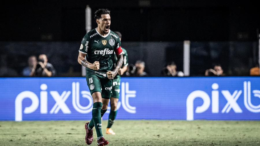  Gustavo Gómez, do Palmeiras, comemora seu gol contra o Santos no Brasileirão - Raul Baretta/AGIF