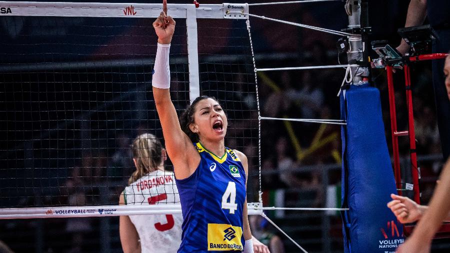 Carol, central da seleção de vôlei na Liga das Nações - FIVB