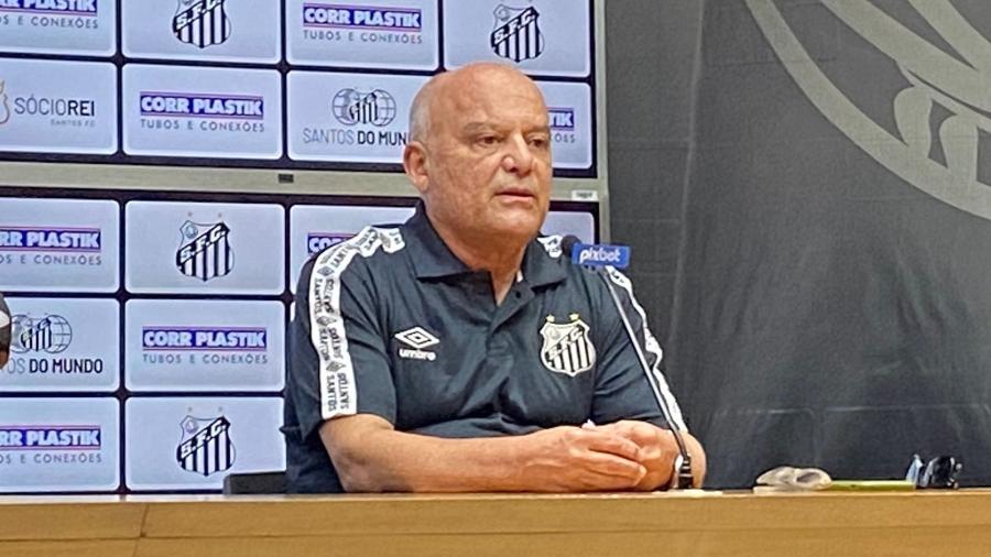 Newton Drummond em coletiva à imprensa do Santos - UOL Esporte/ Gabriela Brino