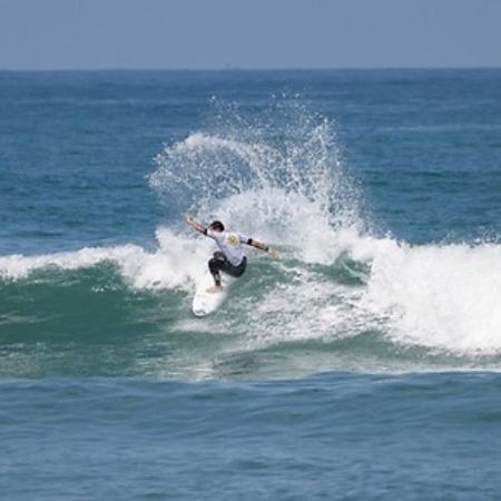 Alejo Muniz, em ação nas ondas de Itamambuca - WSL