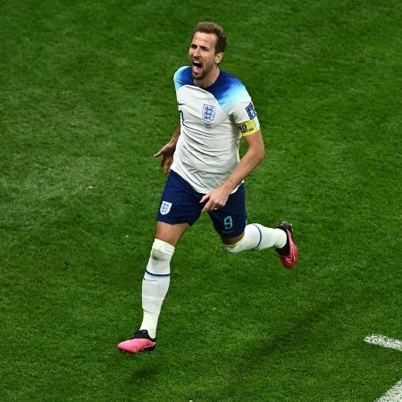 Harry Kane comemora gol da Inglaterra - JEWEL SAMAD / AFP