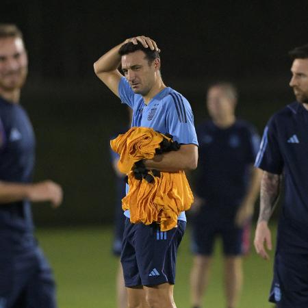 Técnico Lionel Scaloni comanda treino da Argentina na Copa do Qatar - JUAN MABROMATA / AFP