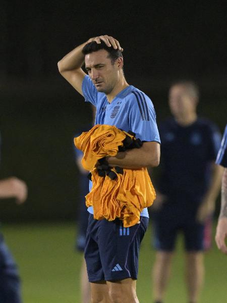 Técnico Lionel Scaloni comanda treino da Argentina na Copa do Qatar - JUAN MABROMATA / AFP