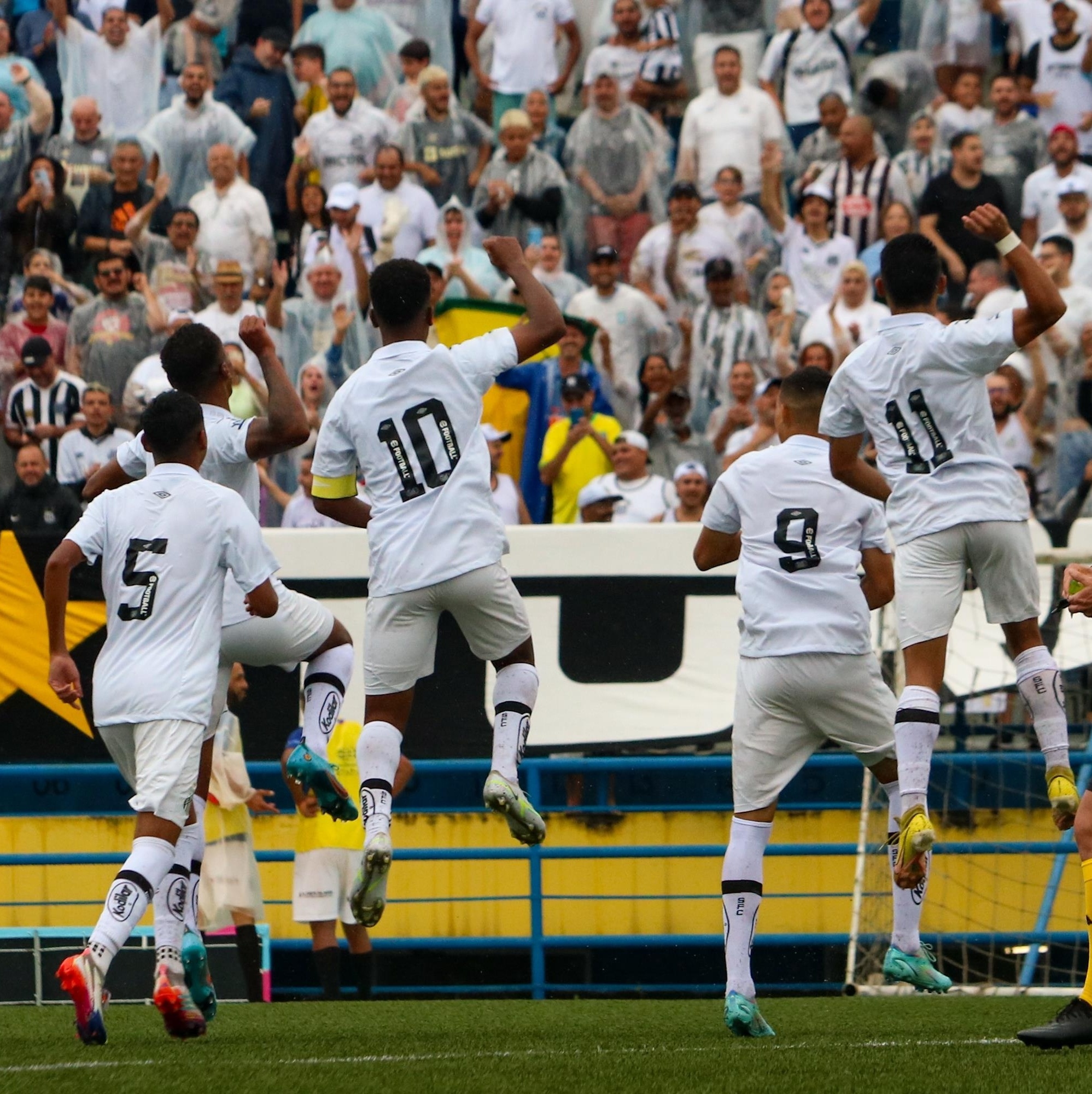 Em rede social, Santos para de acompanhar goleada após quinto gol