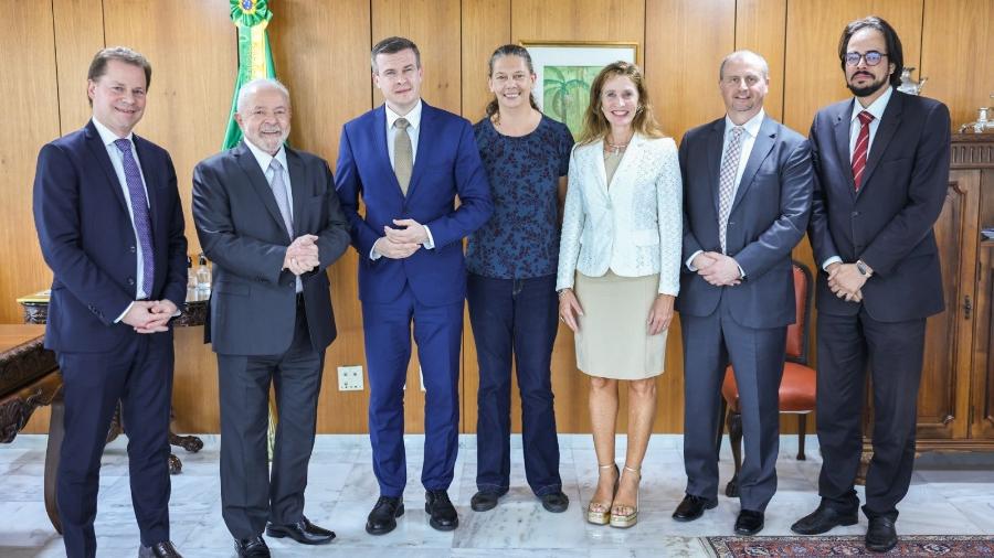 O presidente Lula e a ministra Ana Moser se reúnem com Witold Banka, presidente da Wada, entre eles - Presidência da República