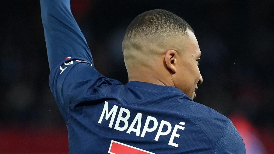 Mbappé celebra gol pelo PSG em partida do Campeonato Francês - FRANCK FIFE / AFP