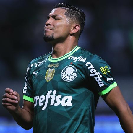 Rony, do Palmeiras, em ação contra o Goiás, pelo Brasileirão