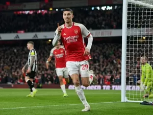 Inglês: Na briga pela liderança, Arsenal goleia Newcastle e vence a sexta seguida