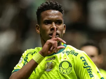 Palmeiras aproveita expulsão de Hulk, goleia Atlético-MG e cola em líderes