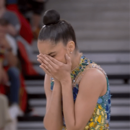 Victoria Borges foi aos prantos após a apresentação da ginástica rítmica nas Olimpíadas de Paris