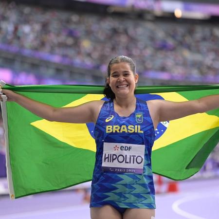 Veronica Hipólito comemora o bronze nos 100 metros rasos na categoria T36 nas Paralimpíadas