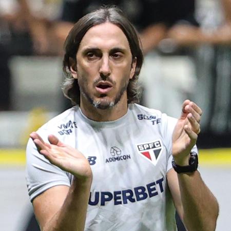 Luis Zubeldía, técnico do São Paulo, durante jogo contra o Atlético-MG