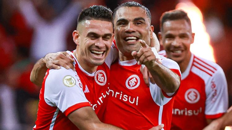 Gabriel Mercado comemora gol marcado em jogo entre Internacional e Cuiabá pelo Brasileirão